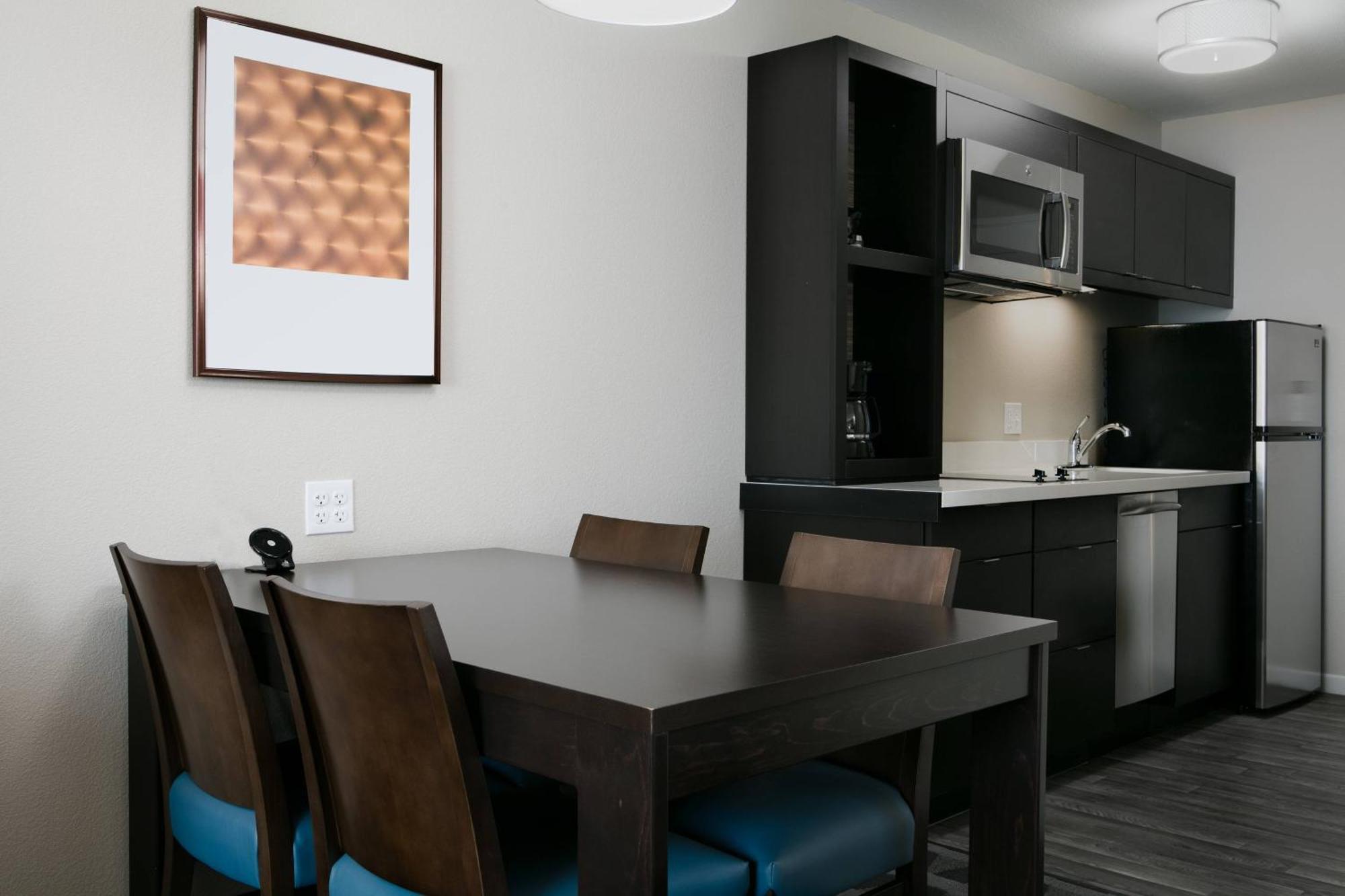 Towneplace Suites By Marriott Kansas City Airport Exterior foto