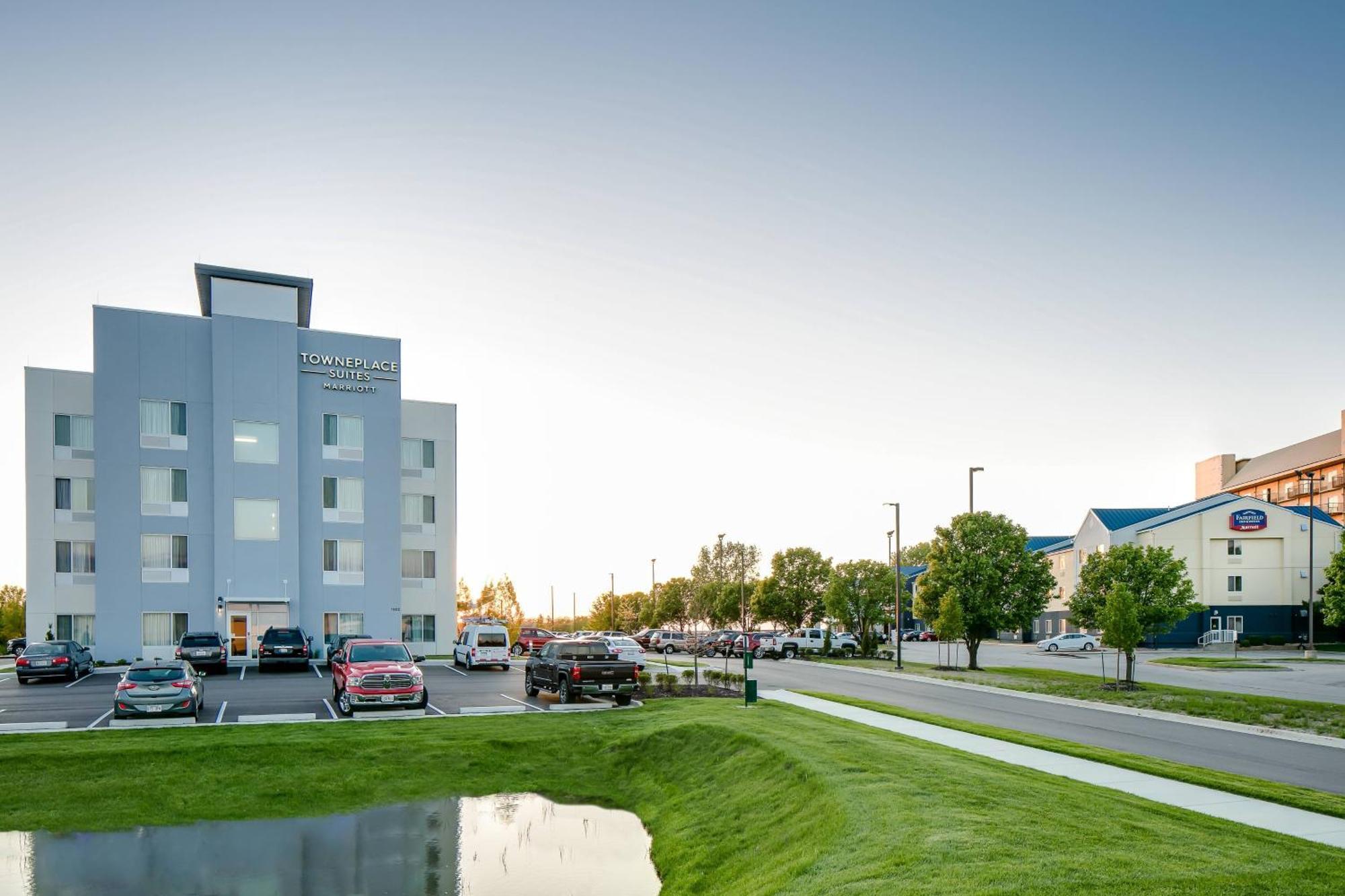 Towneplace Suites By Marriott Kansas City Airport Exterior foto