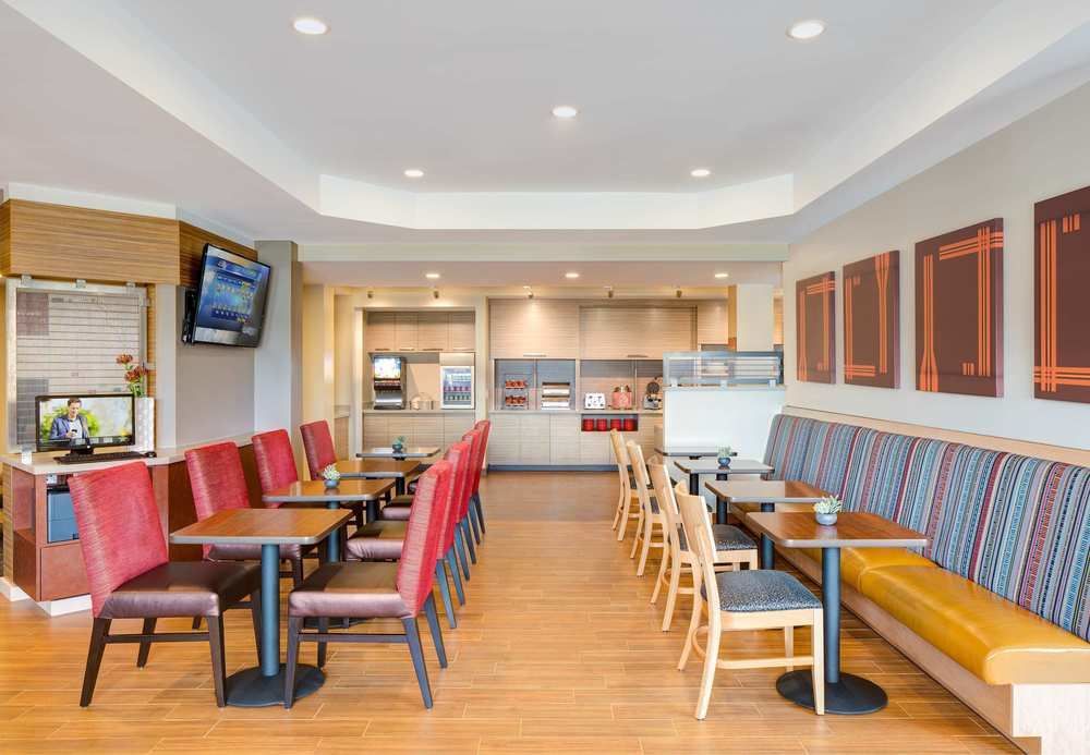 Towneplace Suites By Marriott Kansas City Airport Exterior foto